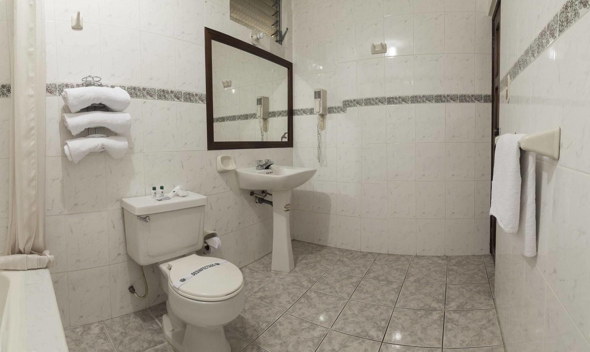 Hotel Libertador Loja Eksteriør billede